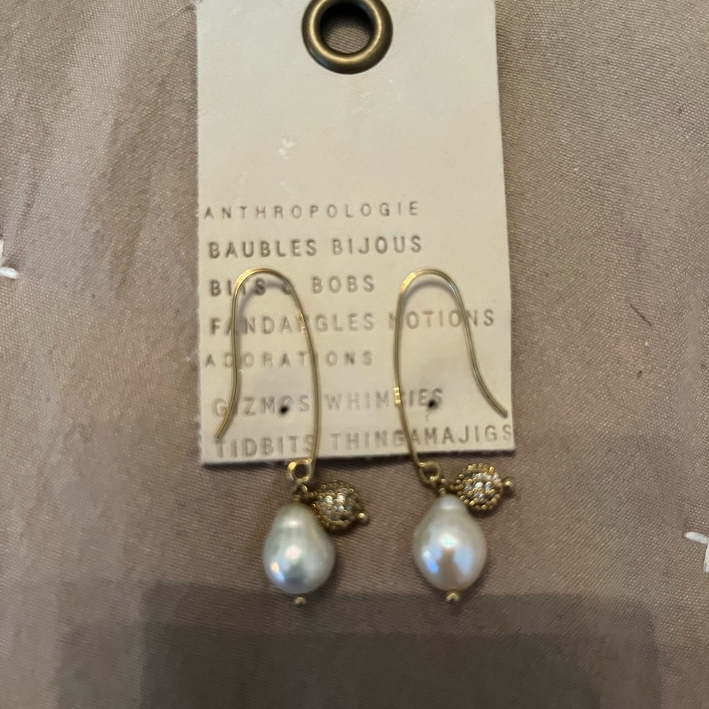 Anthropologie - Gold and Cream Pearl Drop Earrings